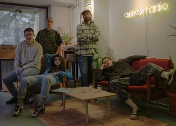 Со љубов, Амок радио