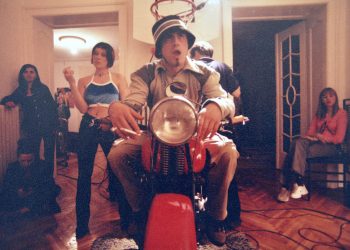 20 години подоцна се снима продолжение на српскиот филм „Муње!“