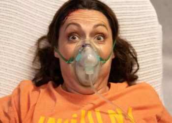 „Велманија“ со Селест Барбер: Урнебесно и искрено враќање кон себеси