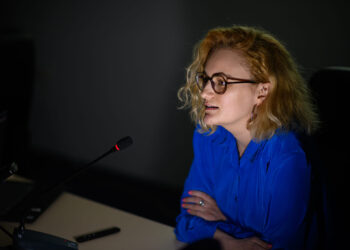 „Чувари на прозорци“ е книга што со Кавита Син Кале ја создадoвме за речиси две години