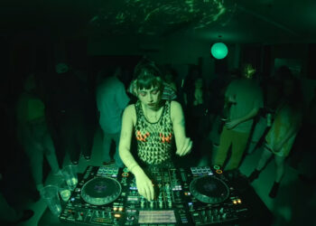 90s Party Mix за саботно уживање