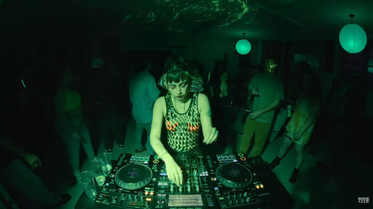 90s Party Mix за саботно уживање