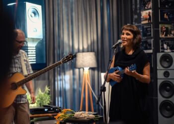 Елена Христова за новиот албум на „Баклава“: Приказна за Скопје полна со љубов