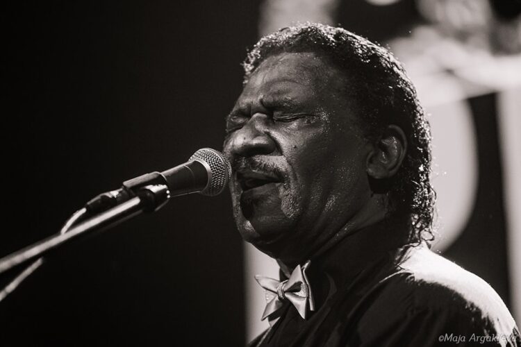 Мад Морганфилд: Блузот e неразделен дел од мојот живот