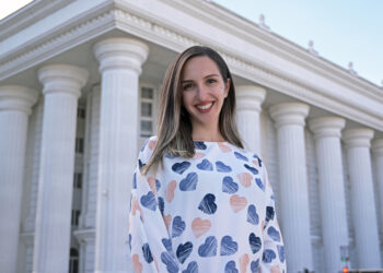 Данче Азманова Мирчевска: Преку глава ни е од монотони, неприменливи совети за мајчинството